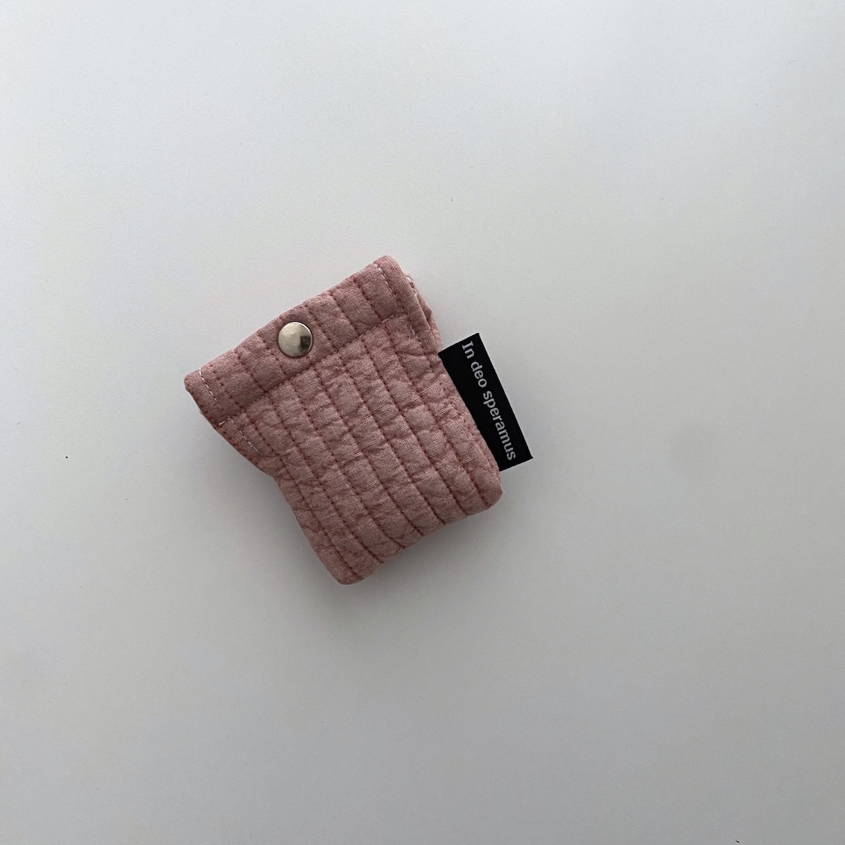 퀼팅 핑크 에어팟 케이스1 (Quilting pink airpods case)