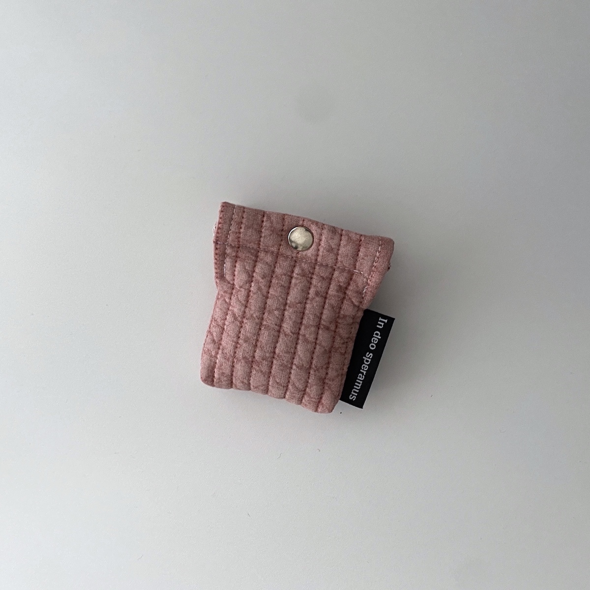 퀼팅 핑크 에어팟 케이스1 (Quilting pink airpods case)