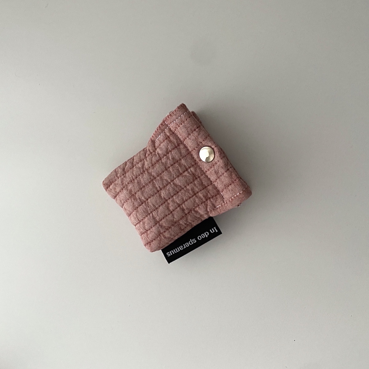 퀼팅 핑크 에어팟 케이스1 (Quilting pink airpods case)