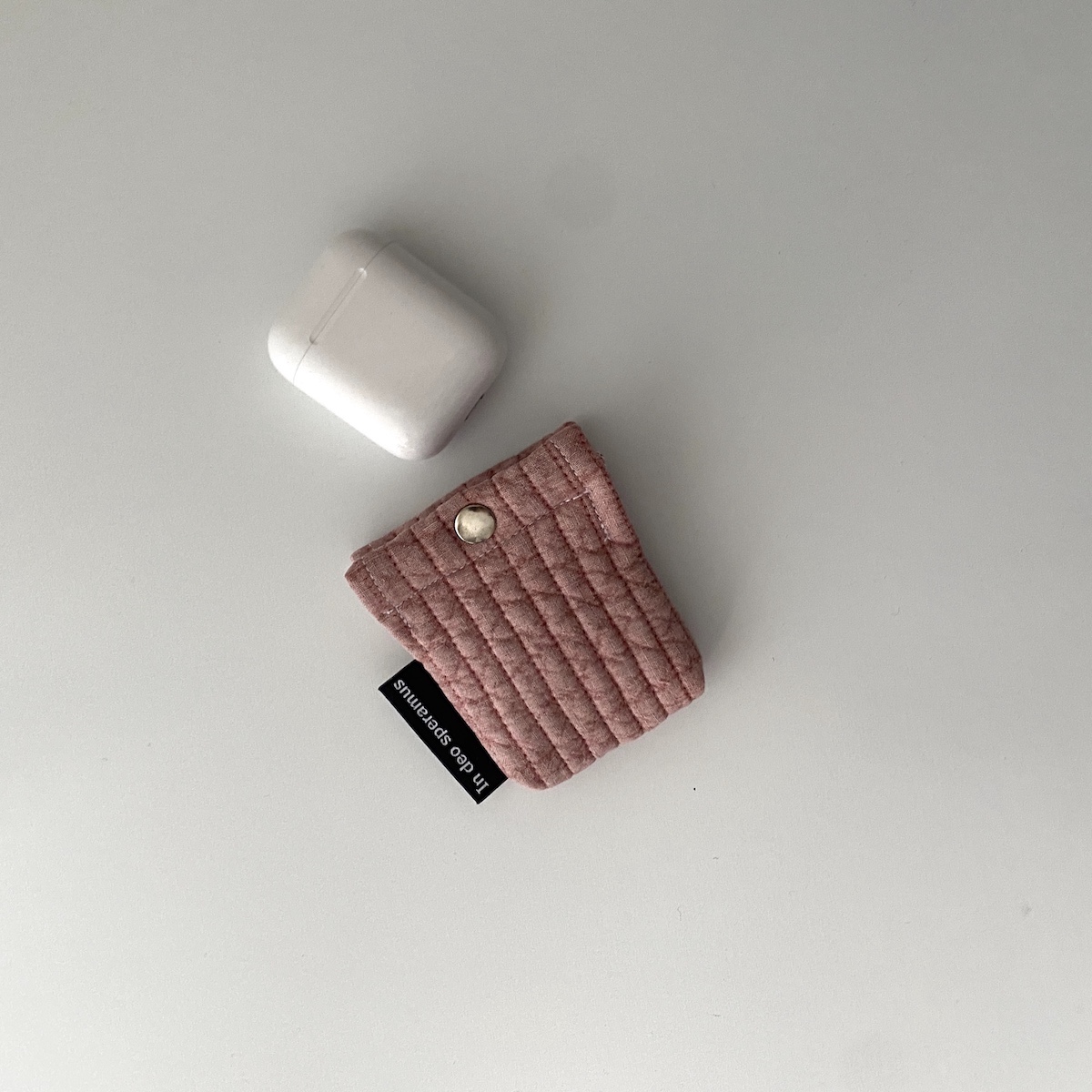 퀼팅 핑크 에어팟 케이스1 (Quilting pink airpods case)