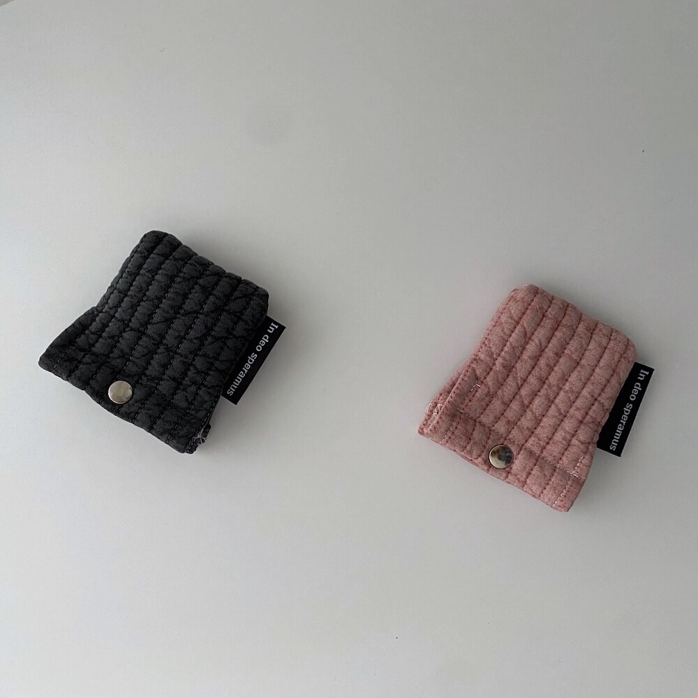 퀼팅 차콜 에어팟 케이스 (Quilting charcoal airpods case)
