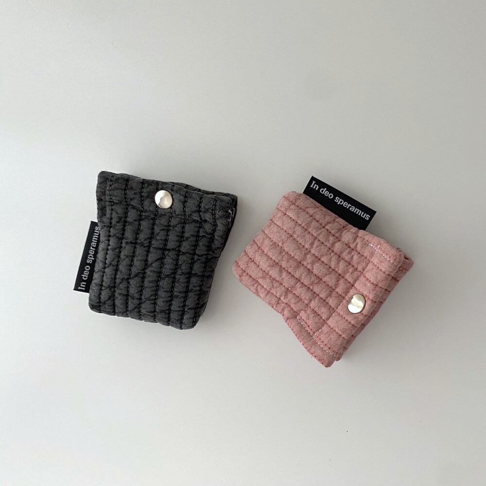 퀼팅 차콜 에어팟 케이스 (Quilting charcoal airpods case)