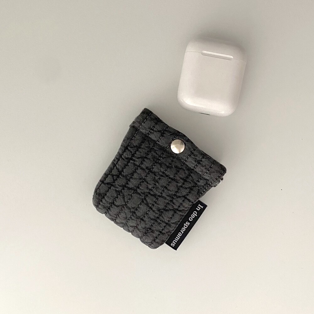 퀼팅 차콜 에어팟 케이스 (Quilting charcoal airpods case)