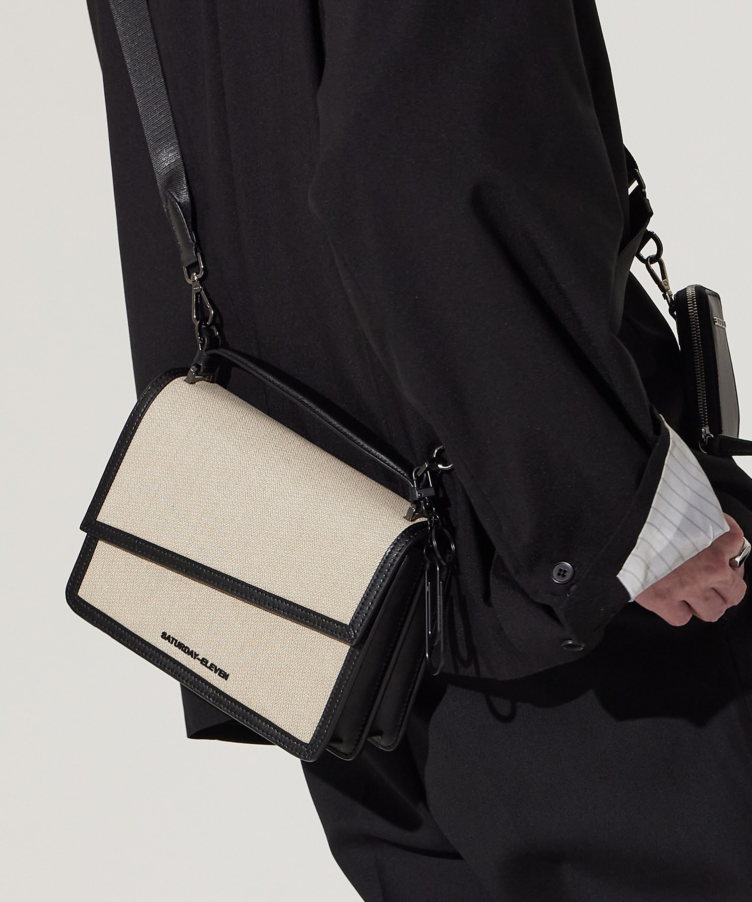 NO.43 HANDLE CROSS BODY BAG _ D/BEIGE WHITE