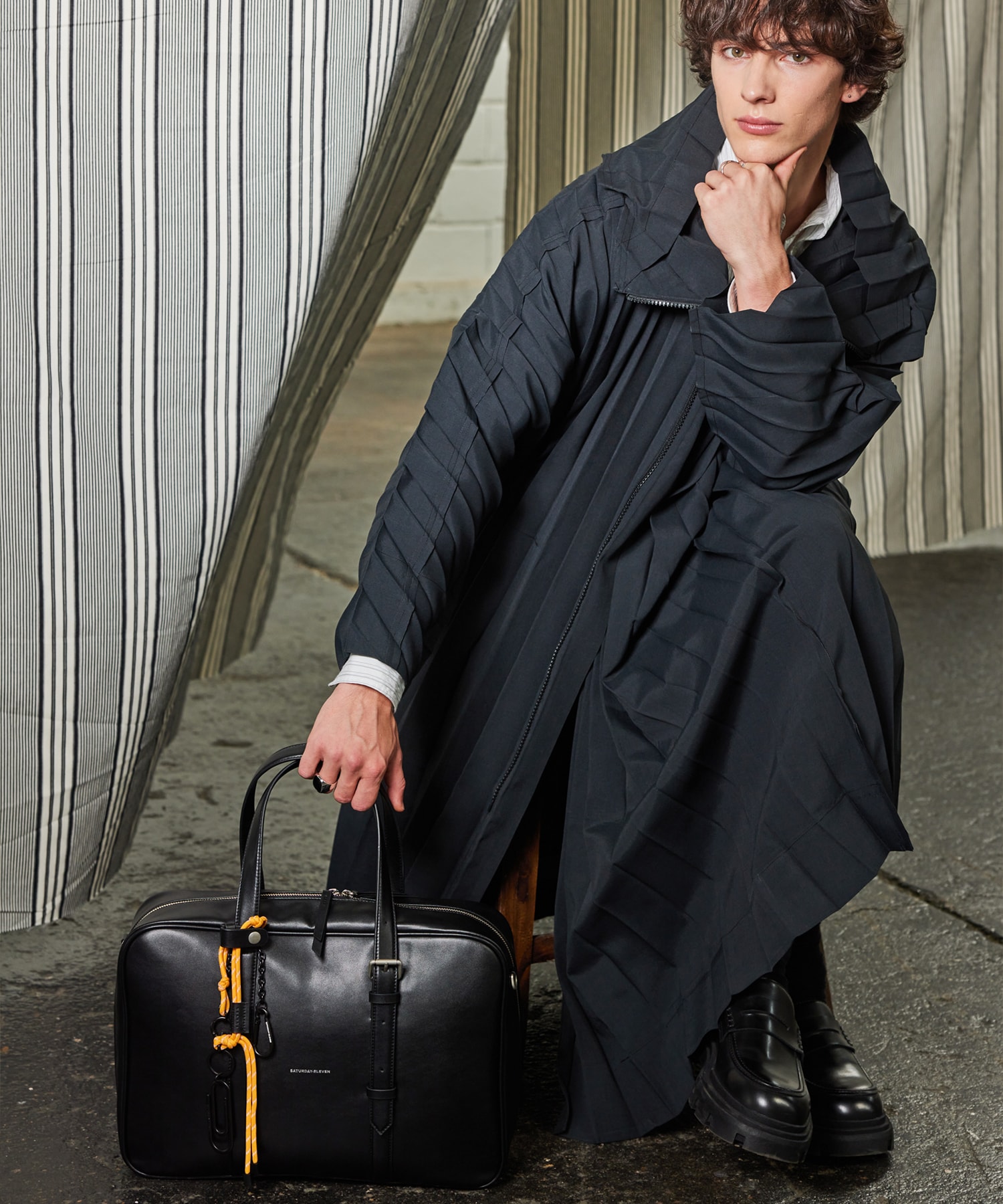 NO.19 GATE TOTE