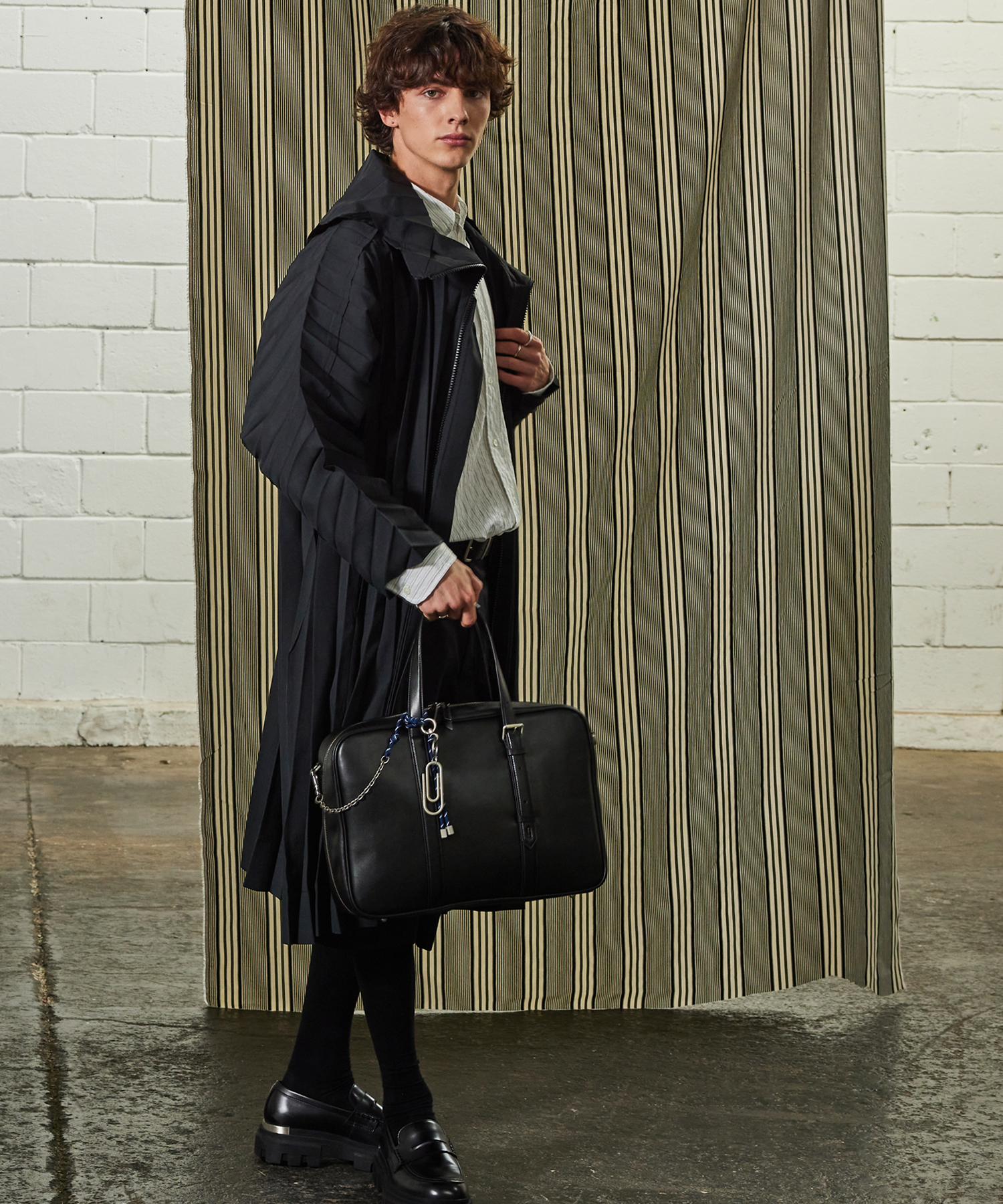 NO.19 GATE TOTE