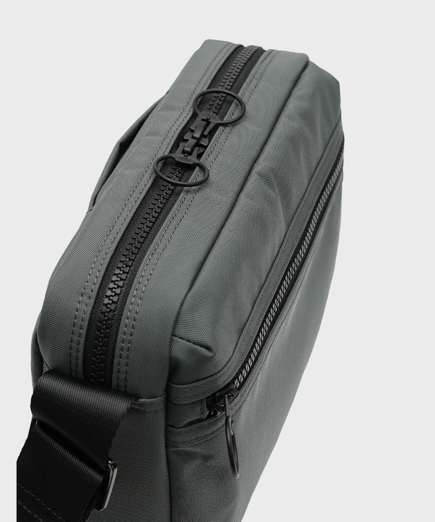 ROBIC AIR CROSS BODY BAG _ D/GRAY