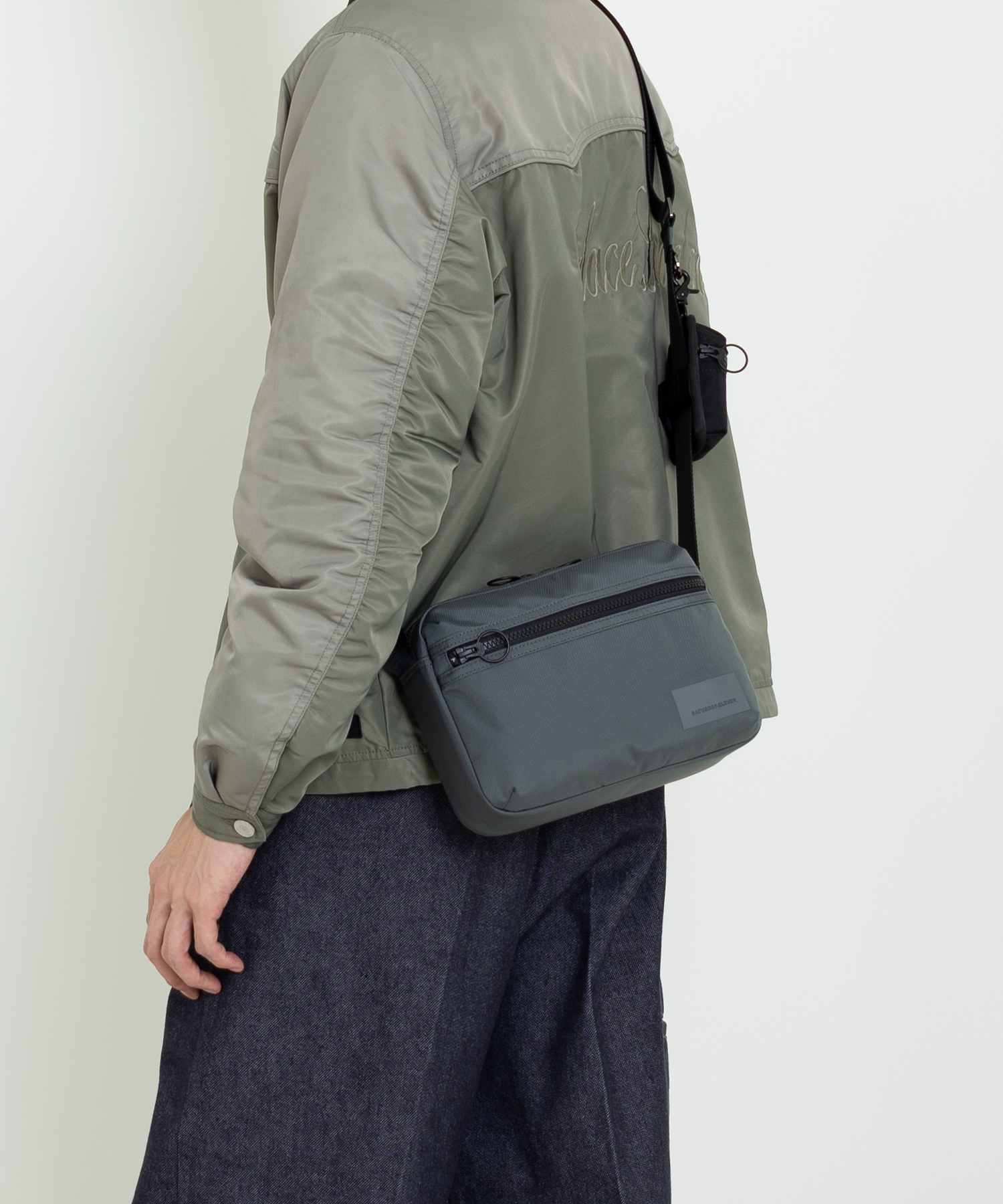 ROBIC AIR CROSS BODY BAG _ D/GRAY