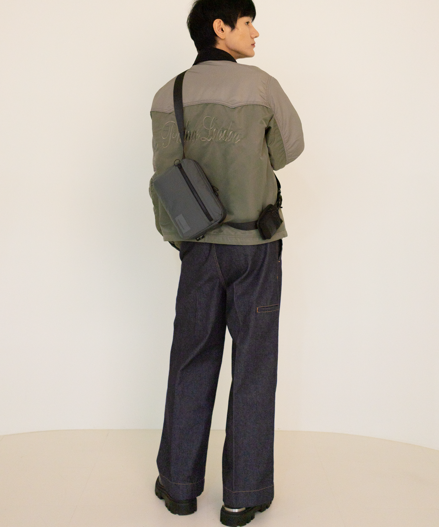 ROBIC AIR CROSS BODY BAG _ D/GRAY