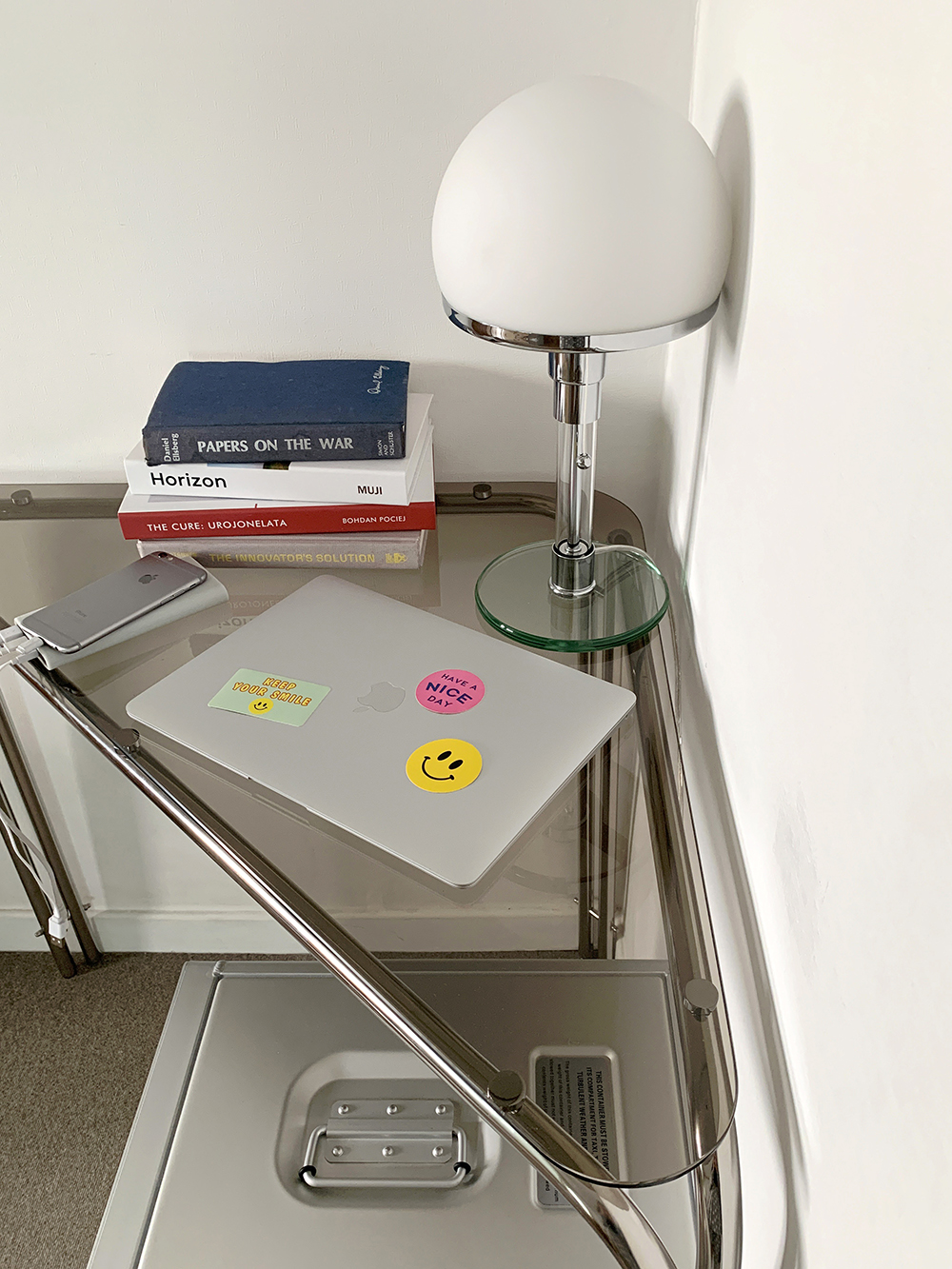 Stainless corner table (스테인레스 코너 테이블)