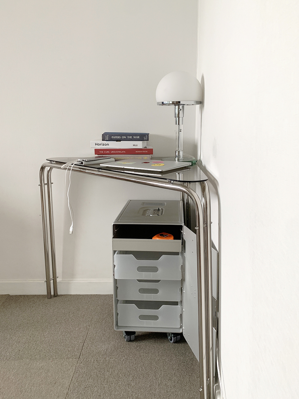 Stainless corner table (스테인레스 코너 테이블)