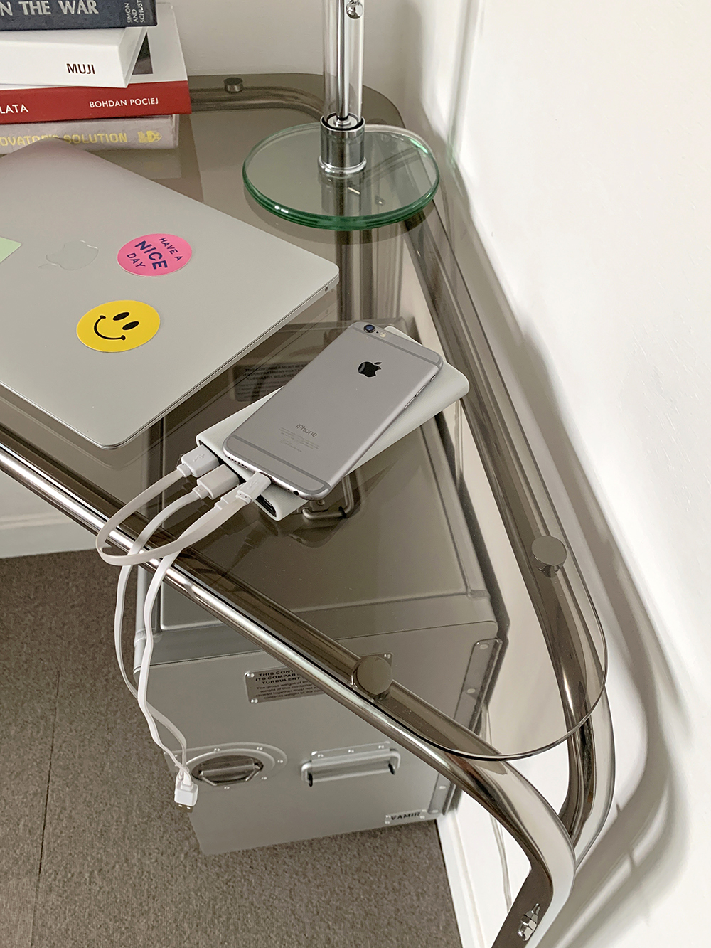 Stainless corner table (스테인레스 코너 테이블)