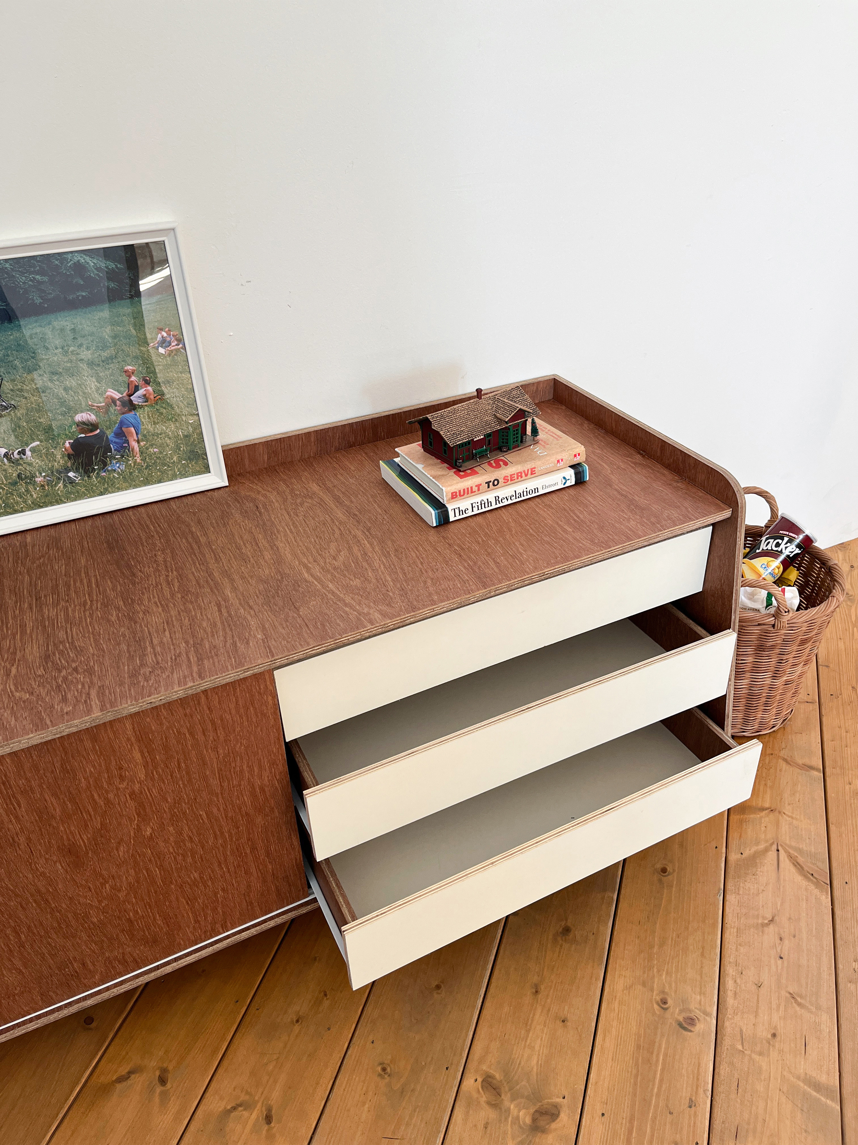 Tan wide cabinet (탄 와이드 캐비넷)
