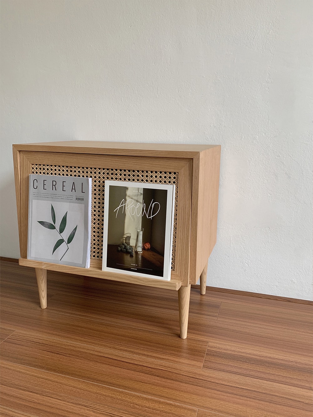Cane magazinerack side table (케인 매거진랙 사이드 테이블)