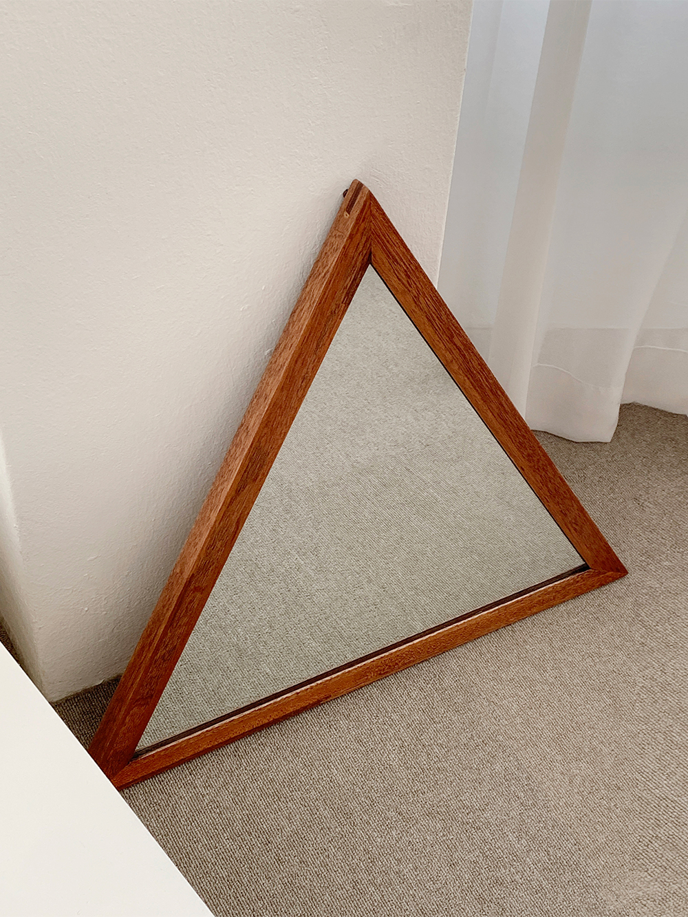 Triangle mirror (원목 삼각거울)