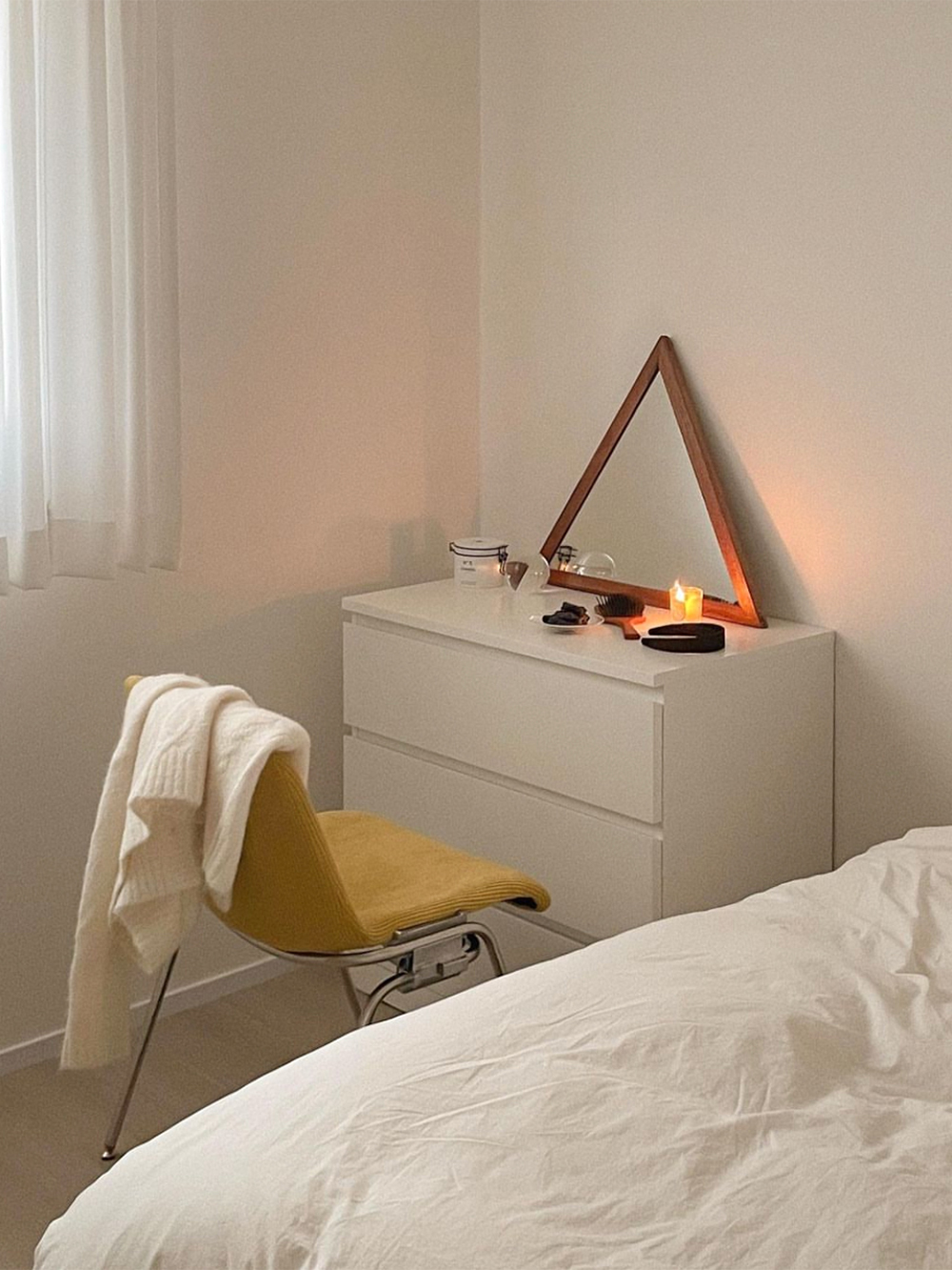 Triangle mirror (원목 삼각거울)