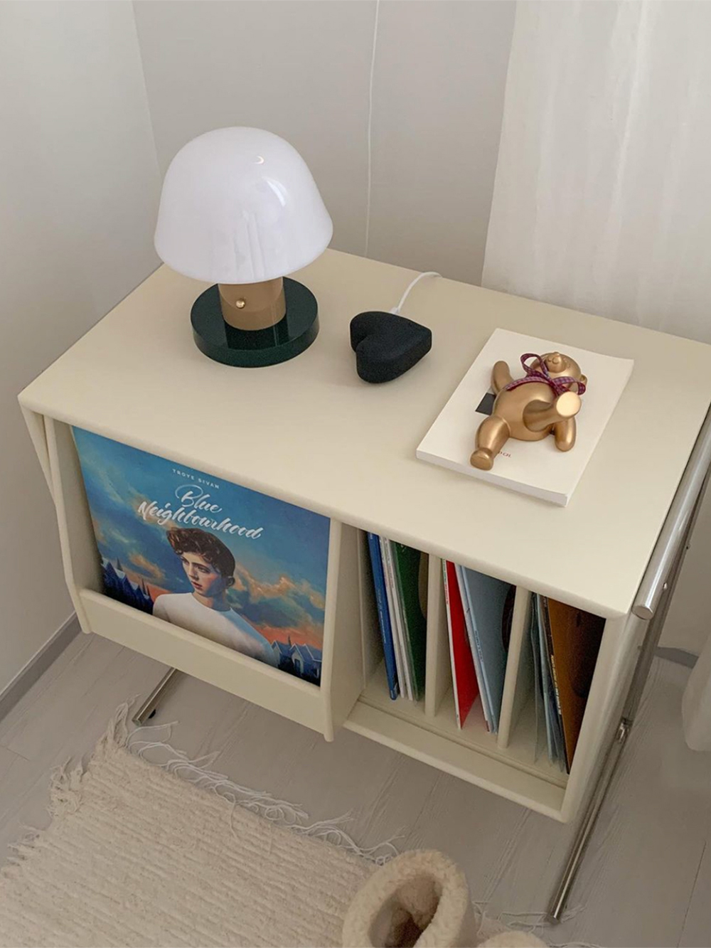 (리퍼) Butter stainless magazinerack side table (버터 스테인레스 매거진랙 사이드 테이블)