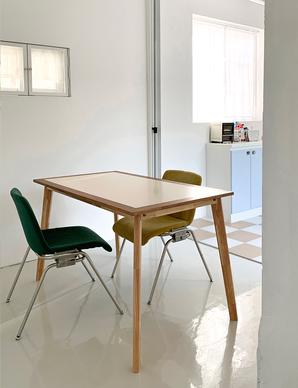 Mocha wood table (모카 우드 테이블)