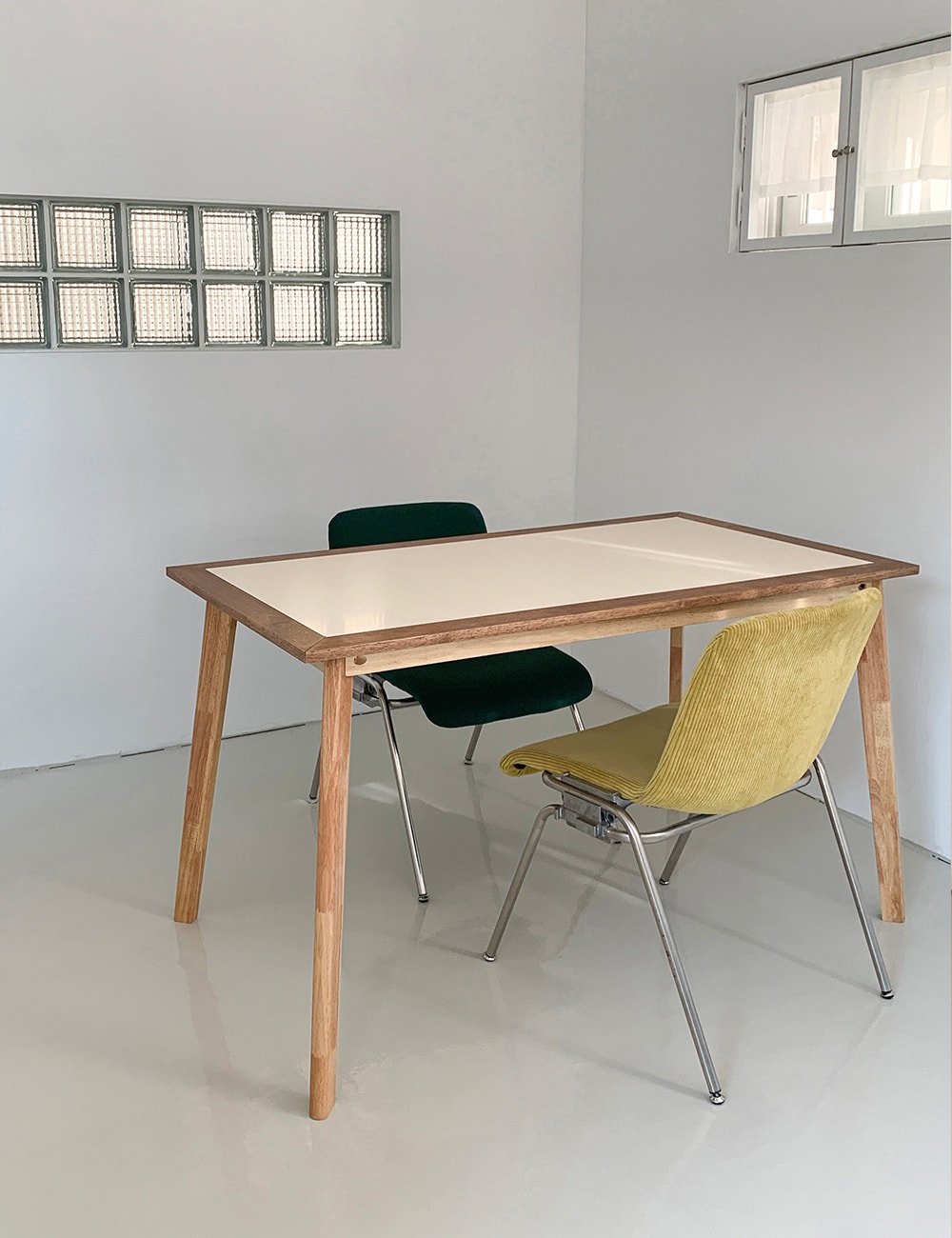 Mocha wood table (모카 우드 테이블)