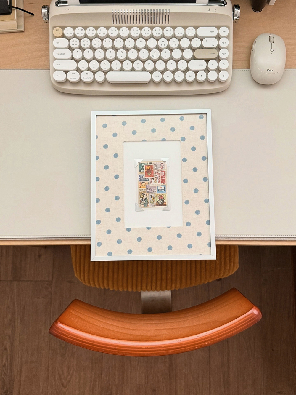 Caramel corduroy chair (캬라멜 코듀로이 체어)