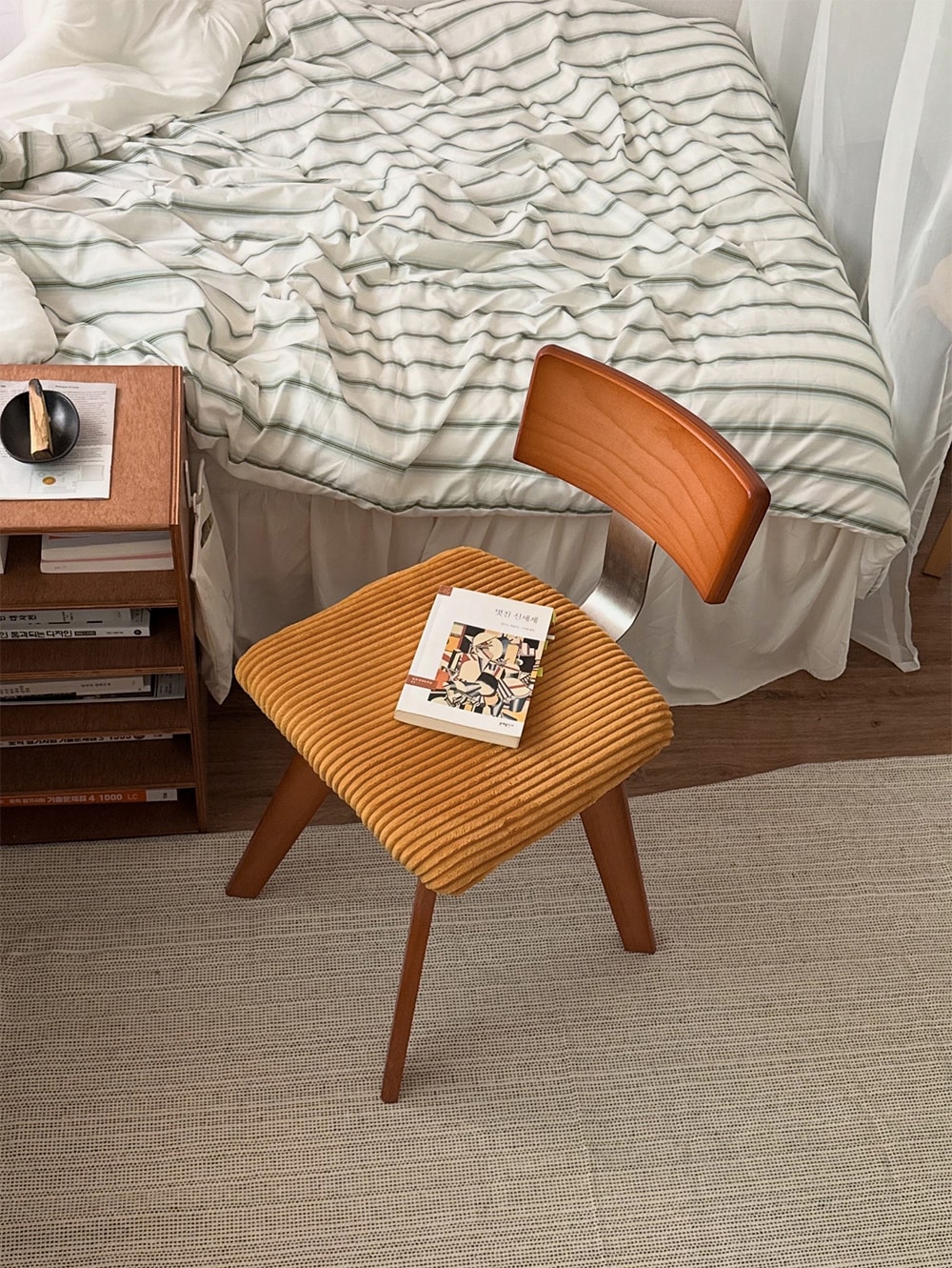 Caramel corduroy chair (캬라멜 코듀로이 체어)