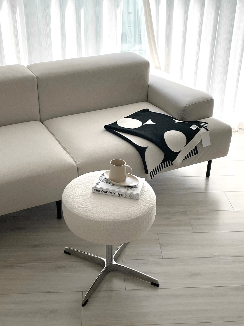 Meringue fabric stool (머랭 패브릭 스툴)