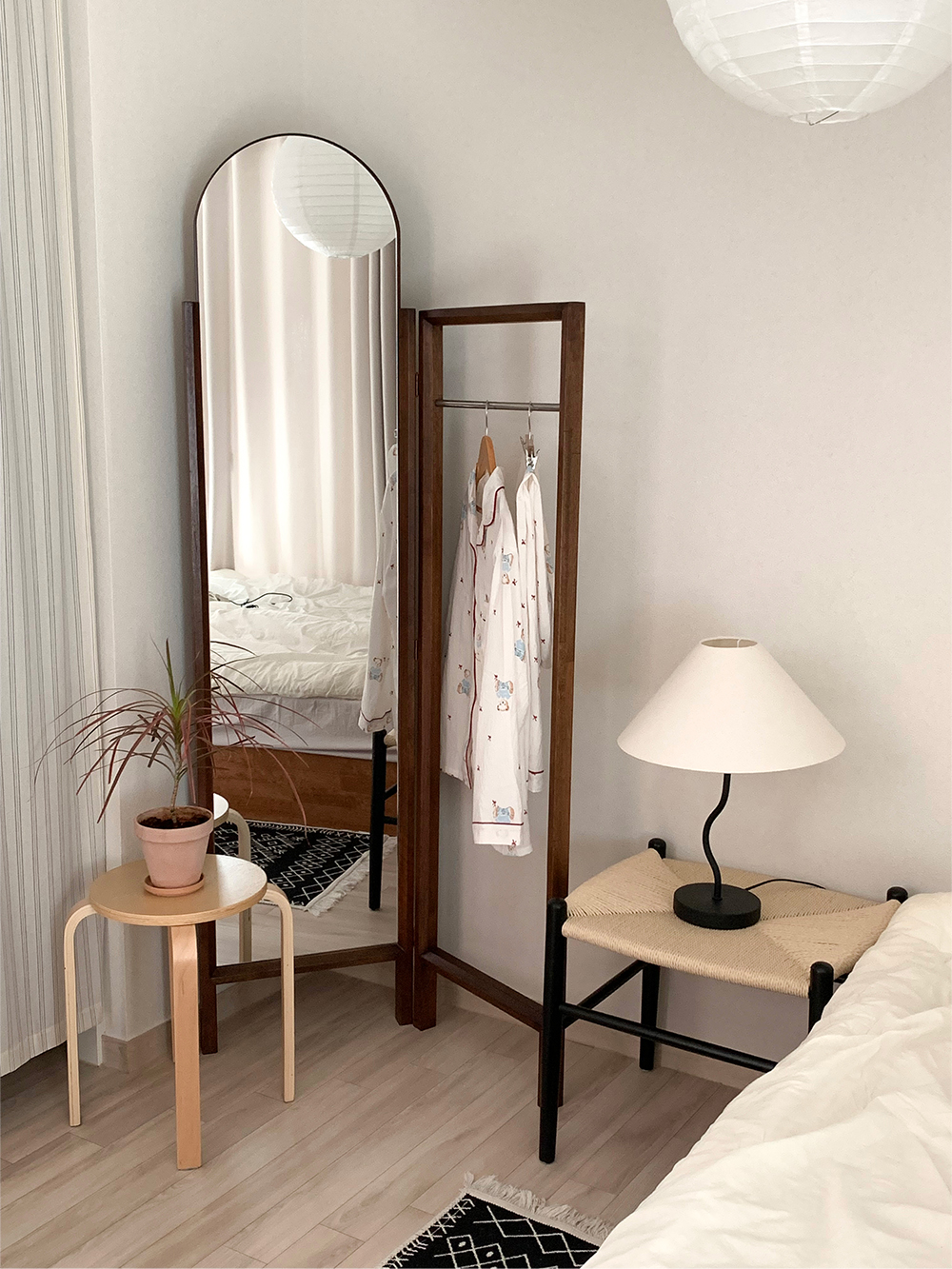 Deep stand hanger mirror (딥 스탠드 행거 미러)
