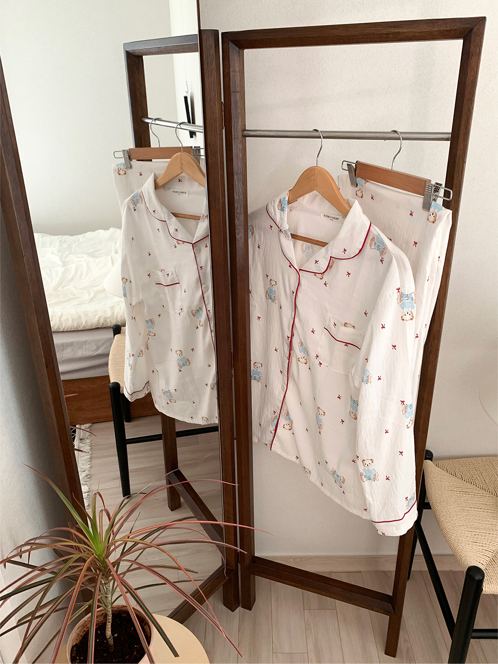 Deep stand hanger mirror (딥 스탠드 행거 미러)