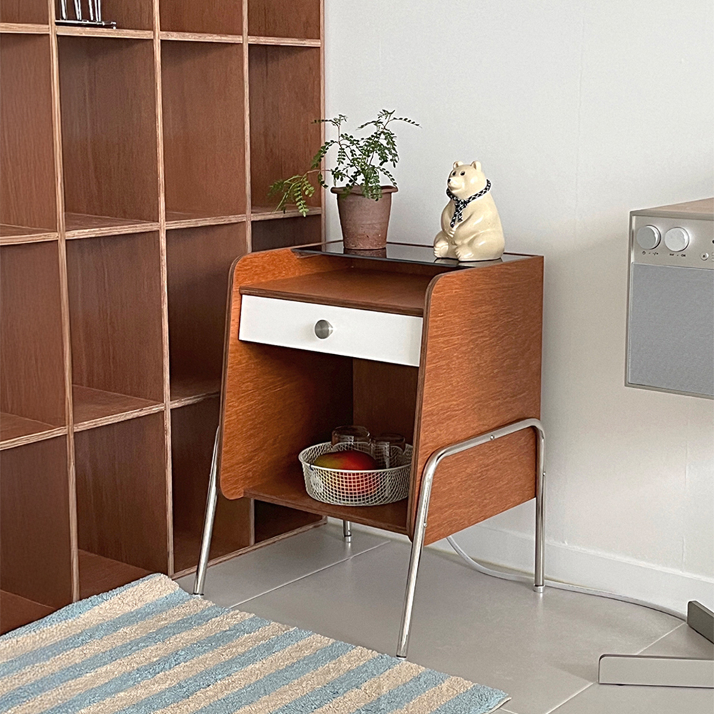 Tan side table (탄 사이드 테이블)