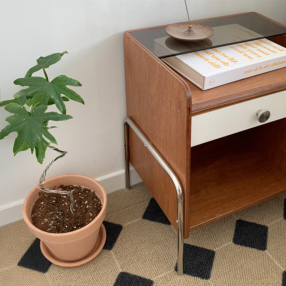 Tan side table (탄 사이드 테이블)