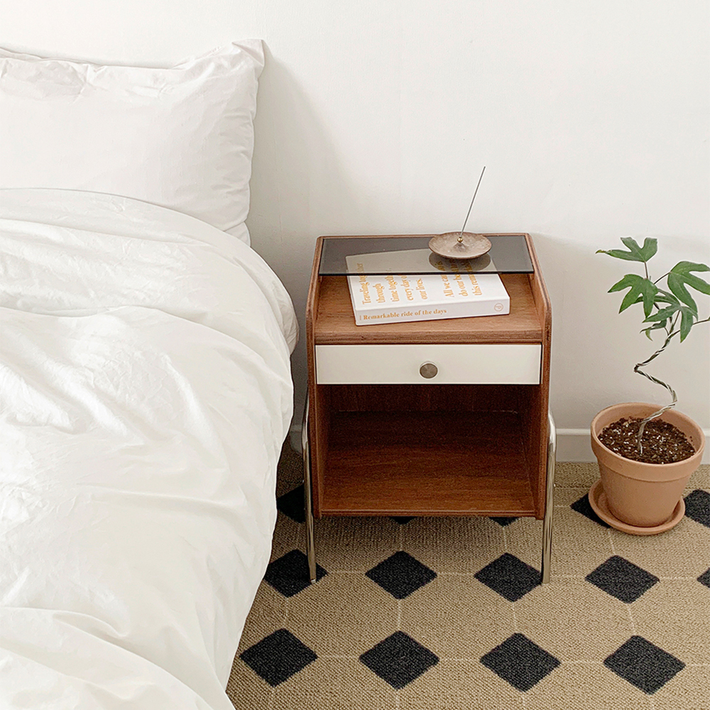 Tan side table (탄 사이드 테이블)
