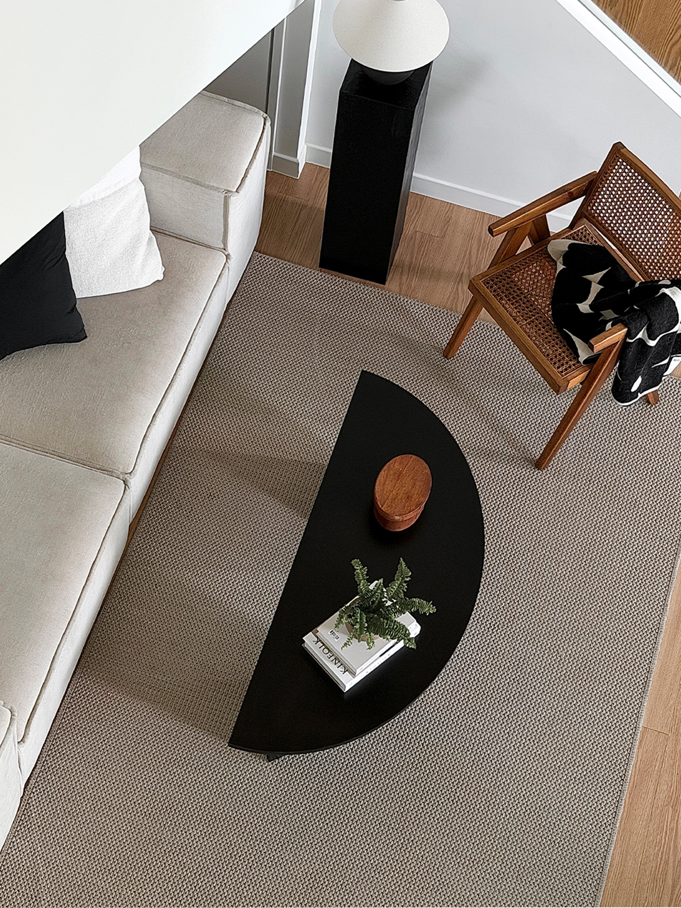 Halfmoon wide sofa table (하프문 와이드 소파 테이블)