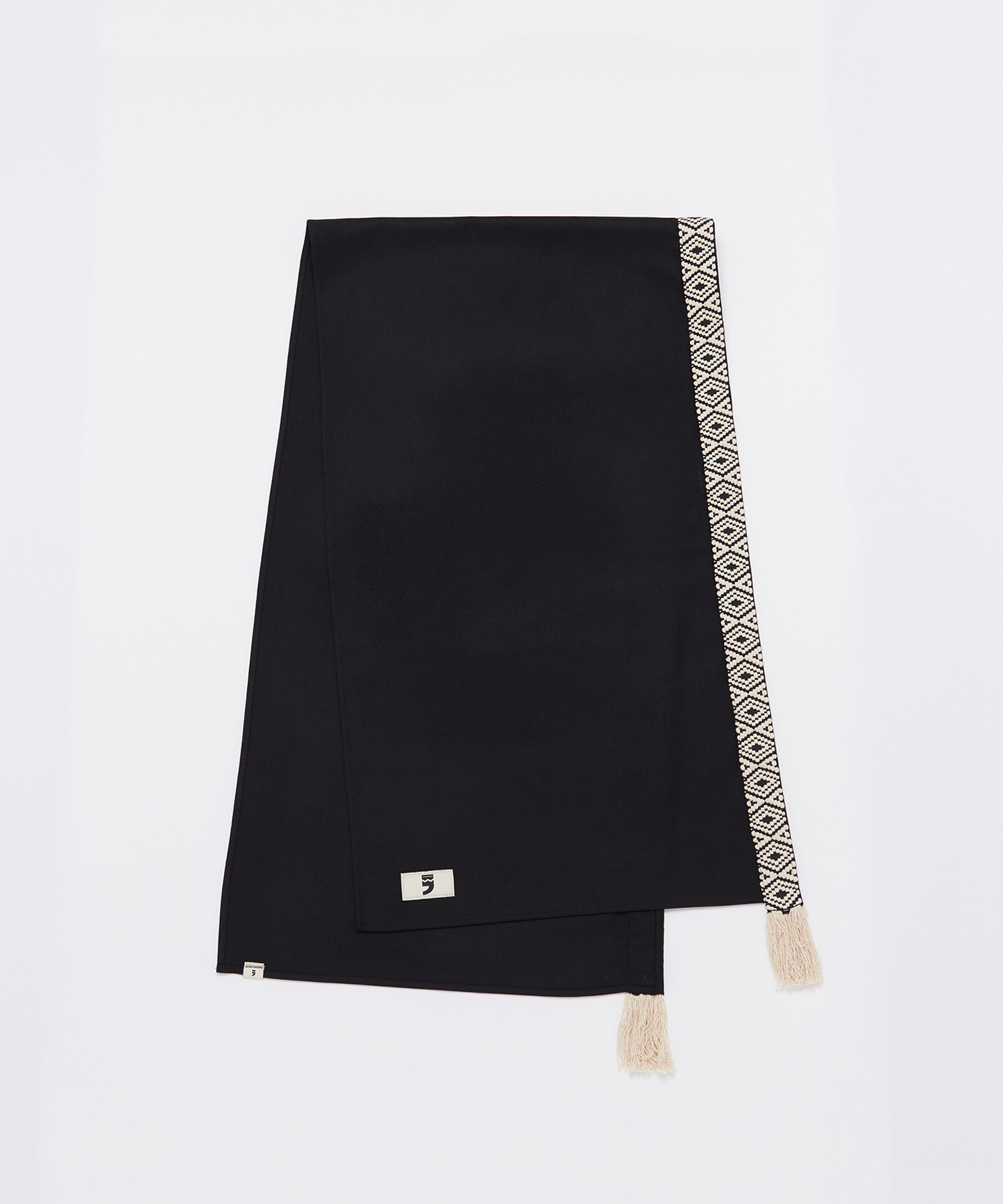 XO JACQUARD TAPE MUFFLER (Black)