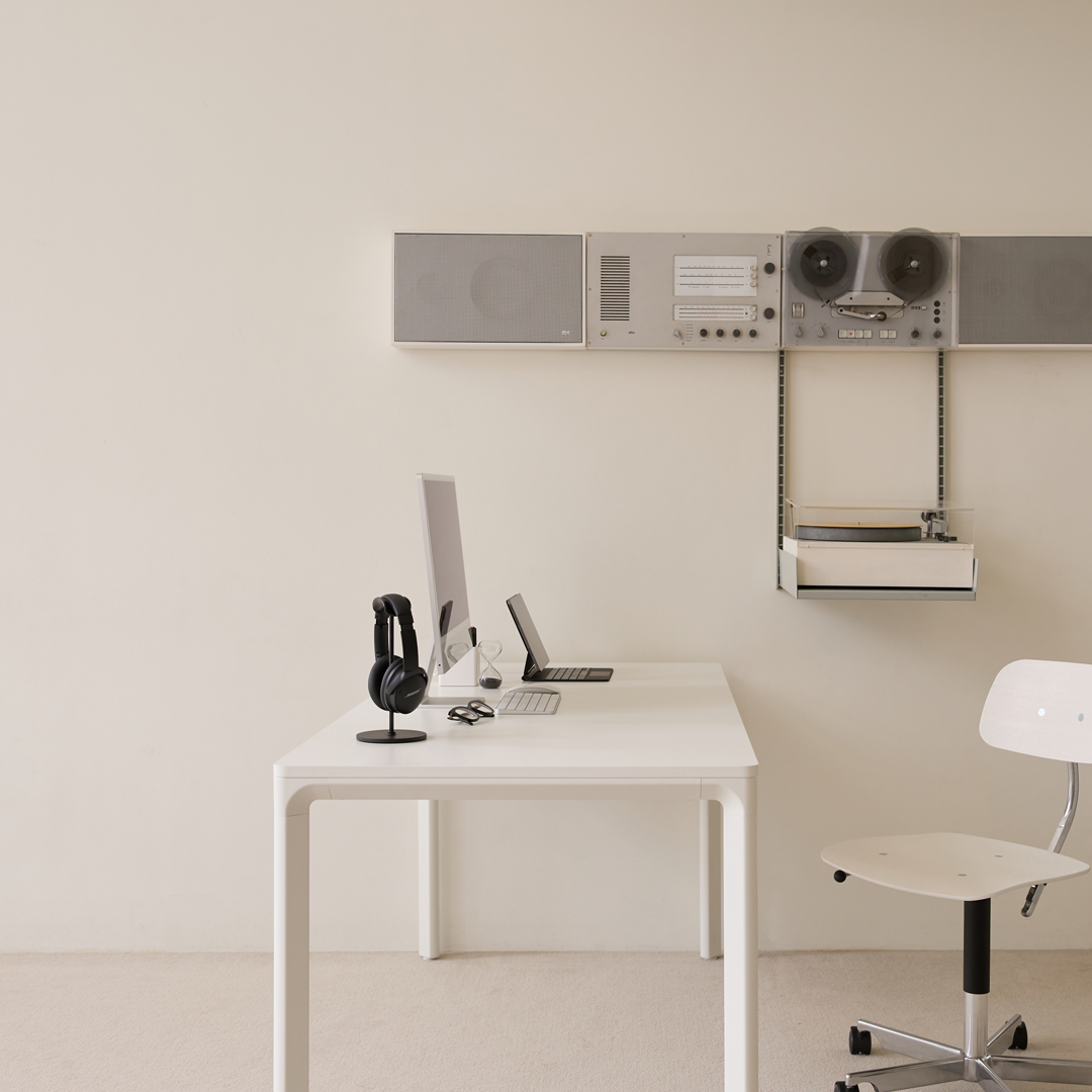 EDGE Basic Desk (1600x750)
