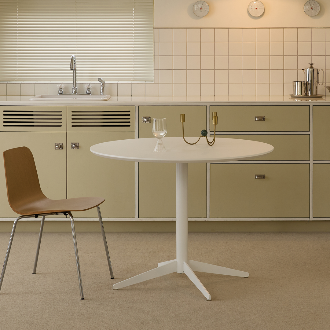 M-30 1000 Round Table