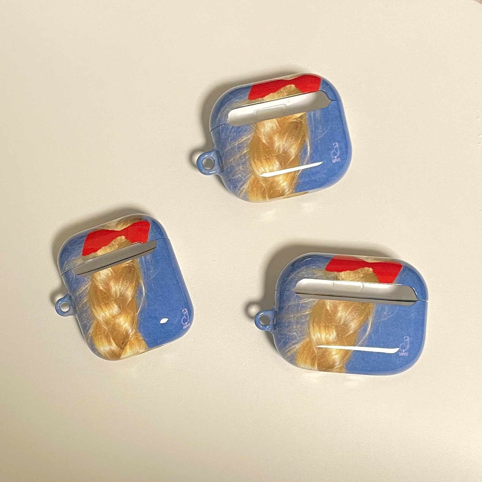 tail airpod case
