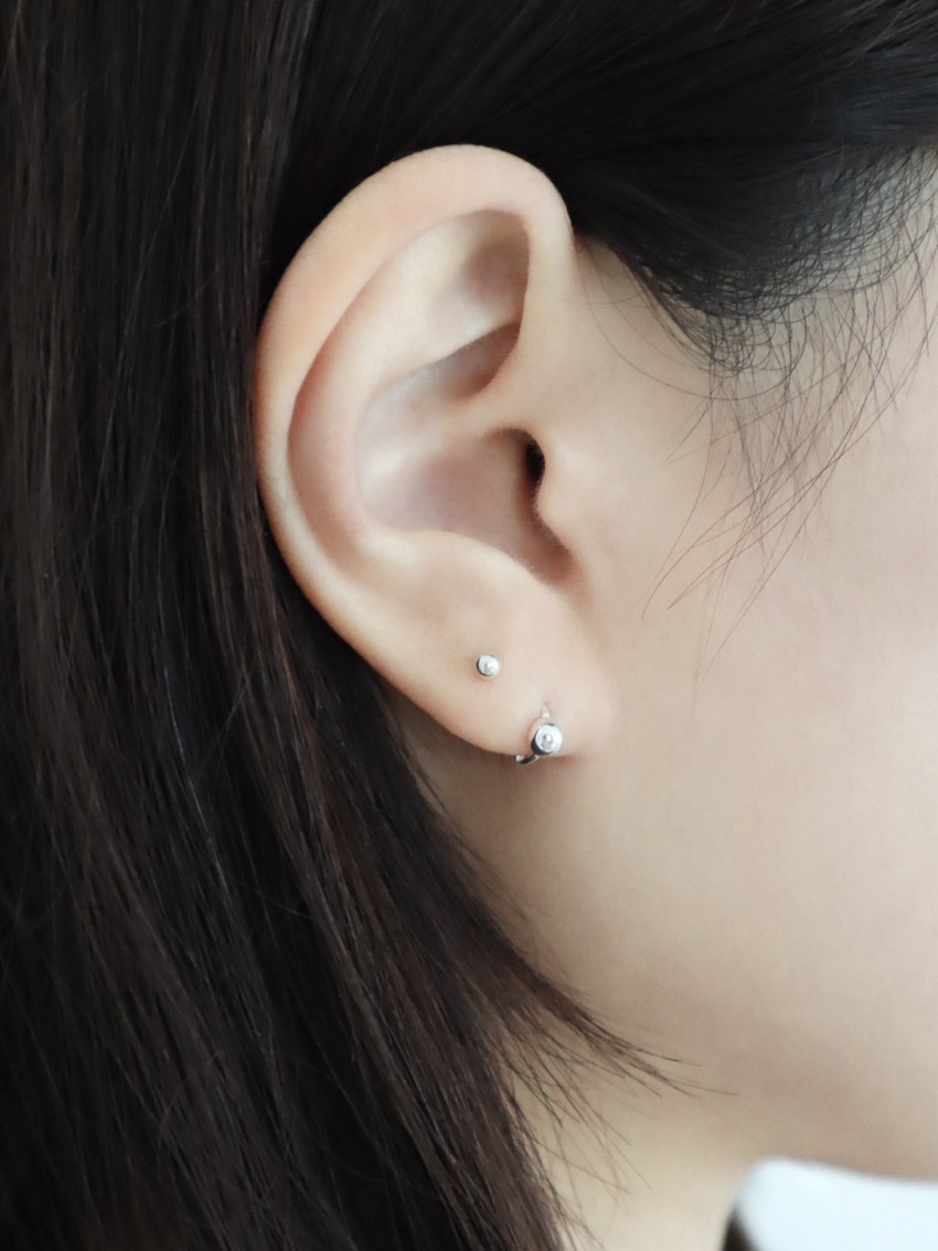 Tiny one-touch earring • 925silver