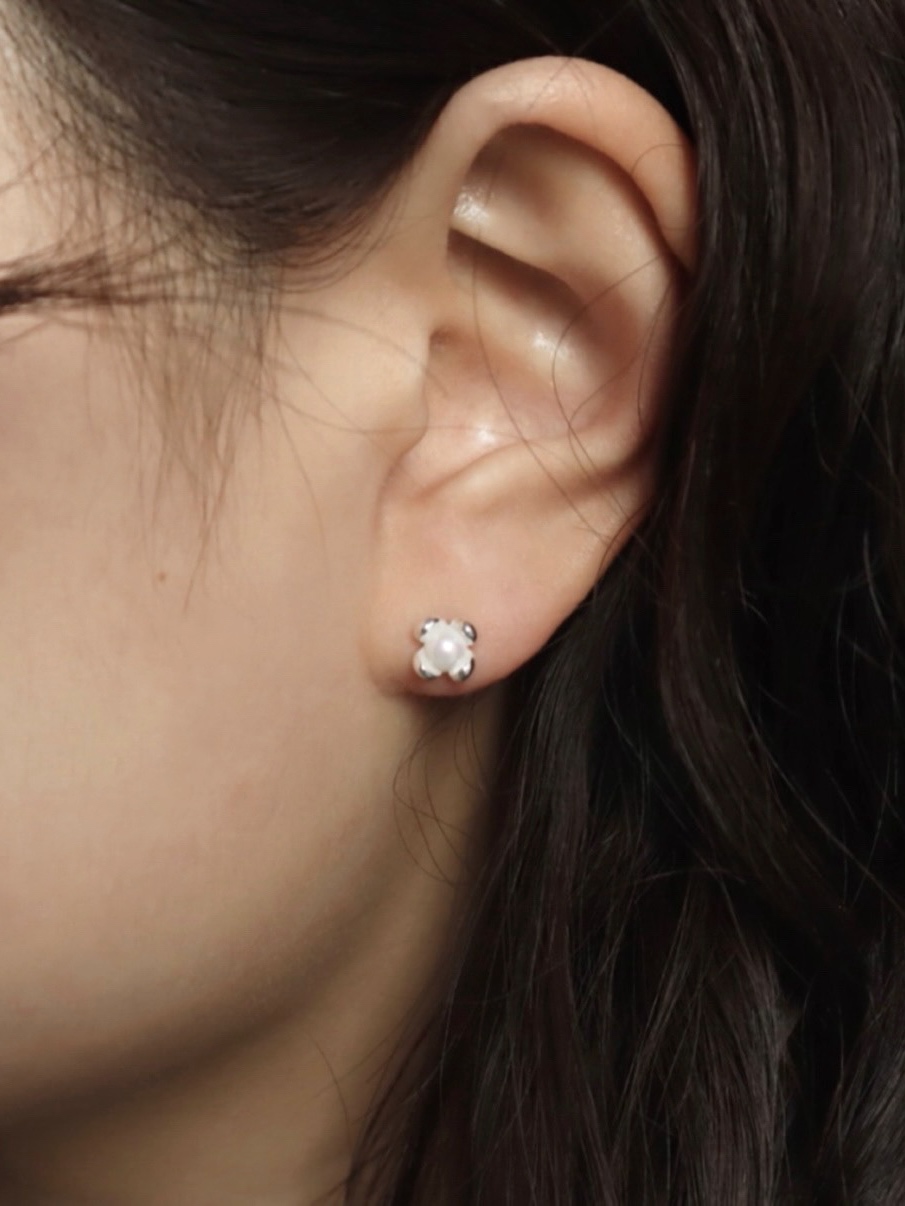 Pearl flower earring 01 • silver925