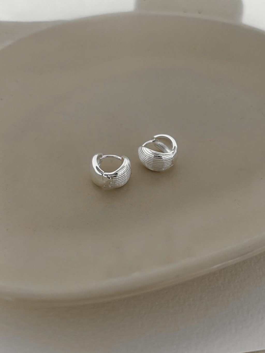 Brushed one-touch earring • silver925