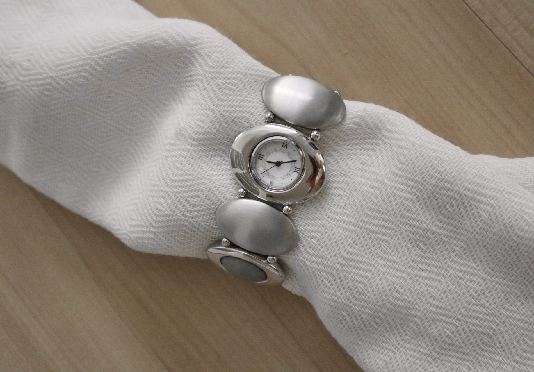Oval bracelet watch