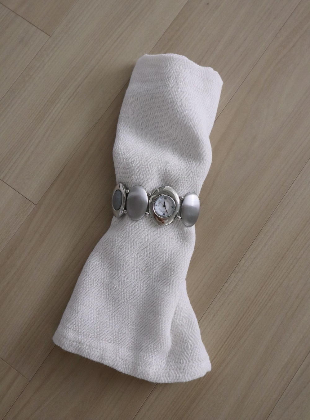 Oval bracelet watch