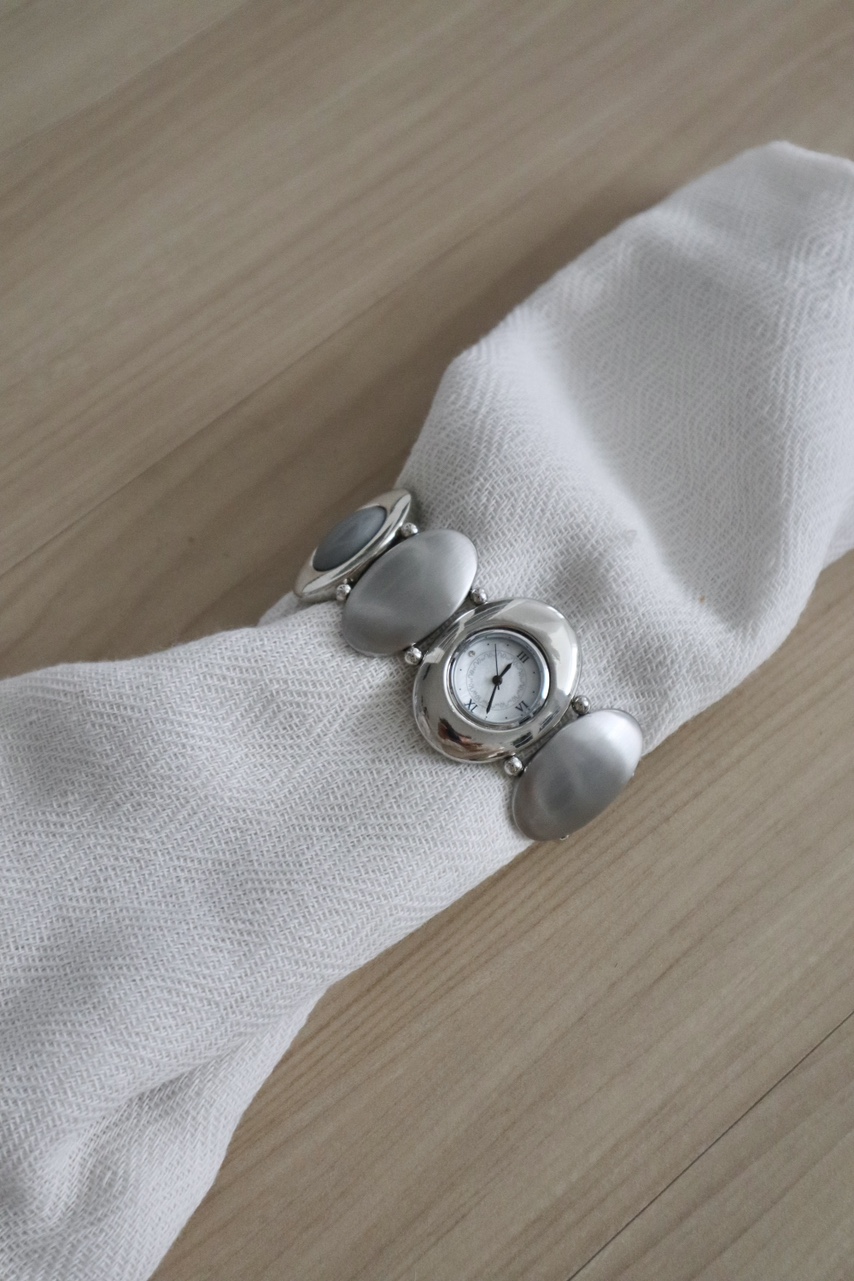Oval bracelet watch