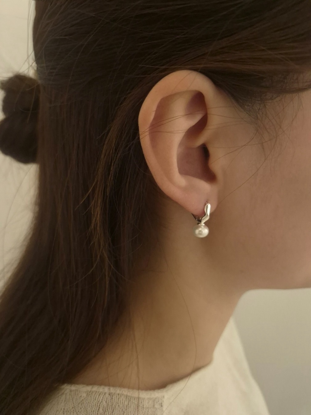 Round pearl one-touch earring • silver925