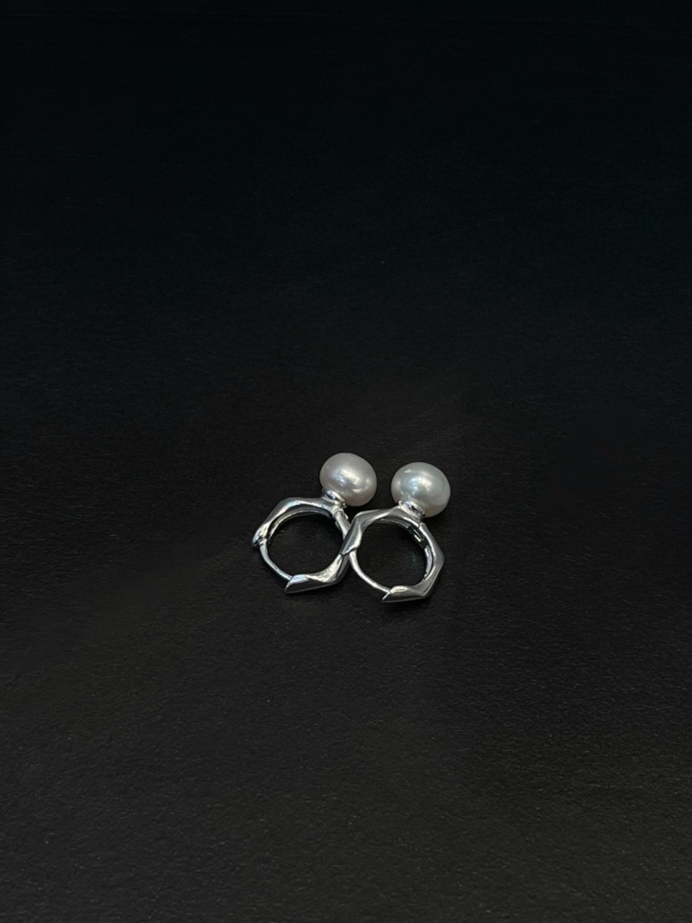 Round pearl one-touch earring • silver925