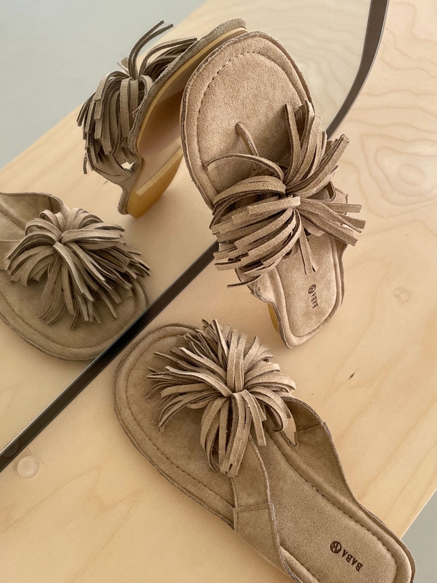 Suede tassel slippers