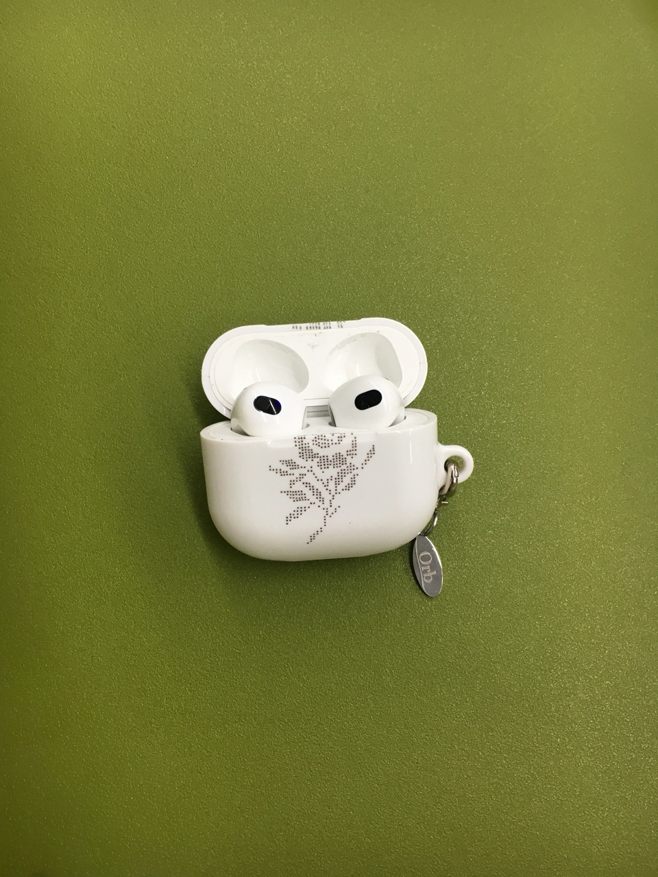 Rose airpods case (+keyring set)