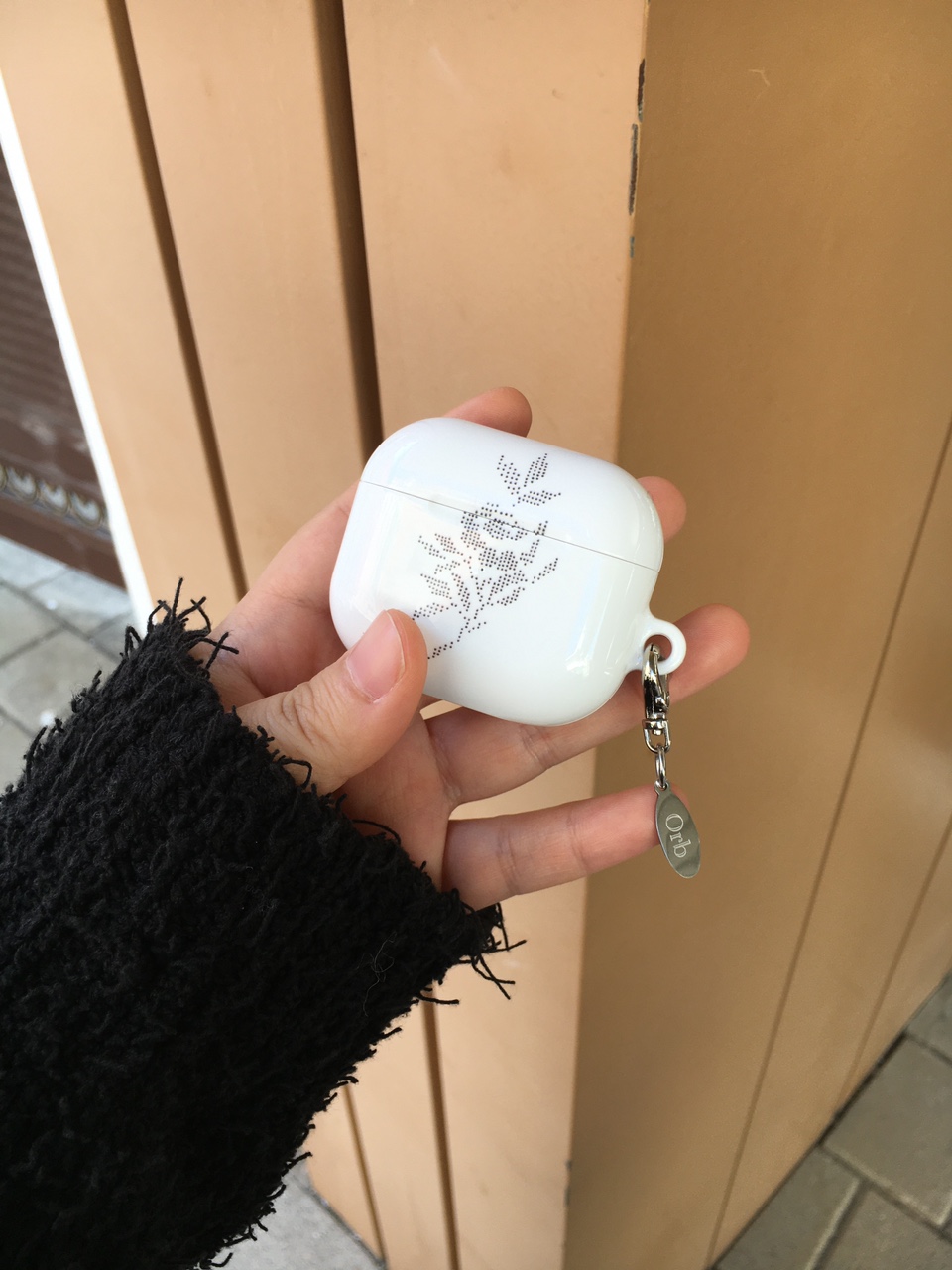 Rose airpods case (+keyring set)