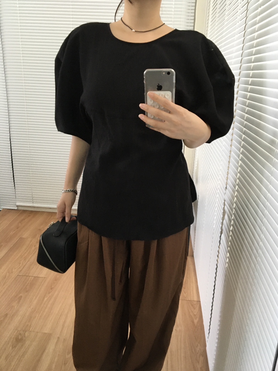 로비 담수진주 포인트 무광 블랙 비즈 데일리 목걸이 (2col) / 로웰샵